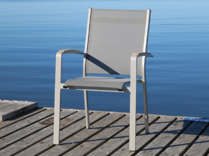 Karmstol Vouge grå med teak