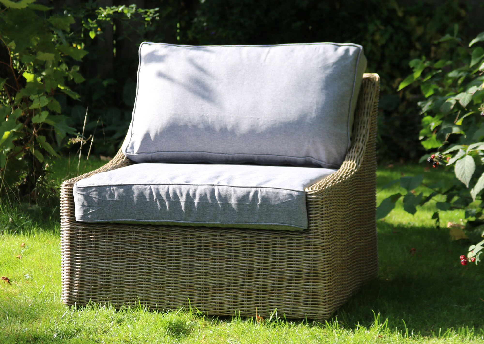 VIE-BigNA2SoffaLjusgra