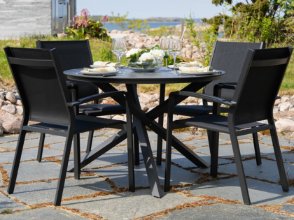 North Matbord 110 cm Ø och Vouge karmstol